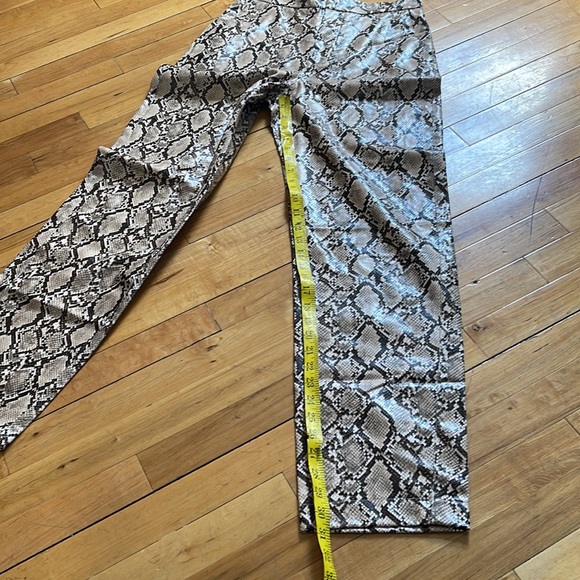 SNAKE PRINT PANTS
Zara - Picture 8 of 15